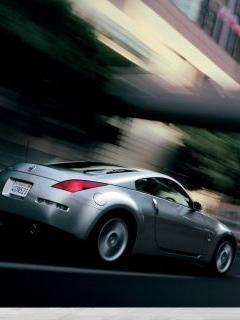 Серебристый Ниссан 350Z Серебристый Ниссан 350Z