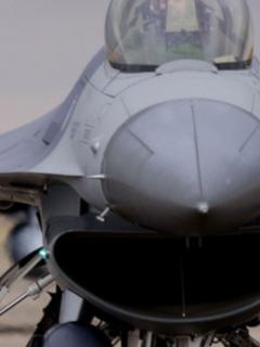 Самолет F16