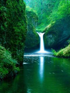 Красивый водопад