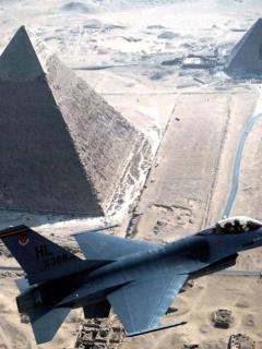 самолет F16 над Египтом